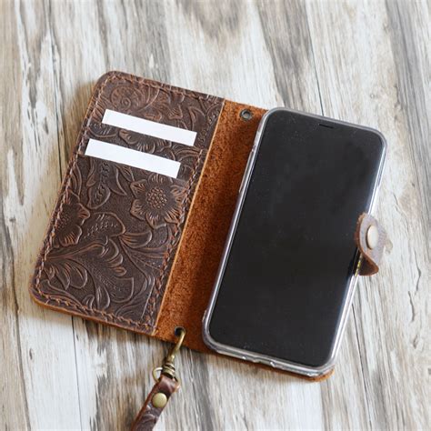 Phone Cases in Small Leather Goods for Women .